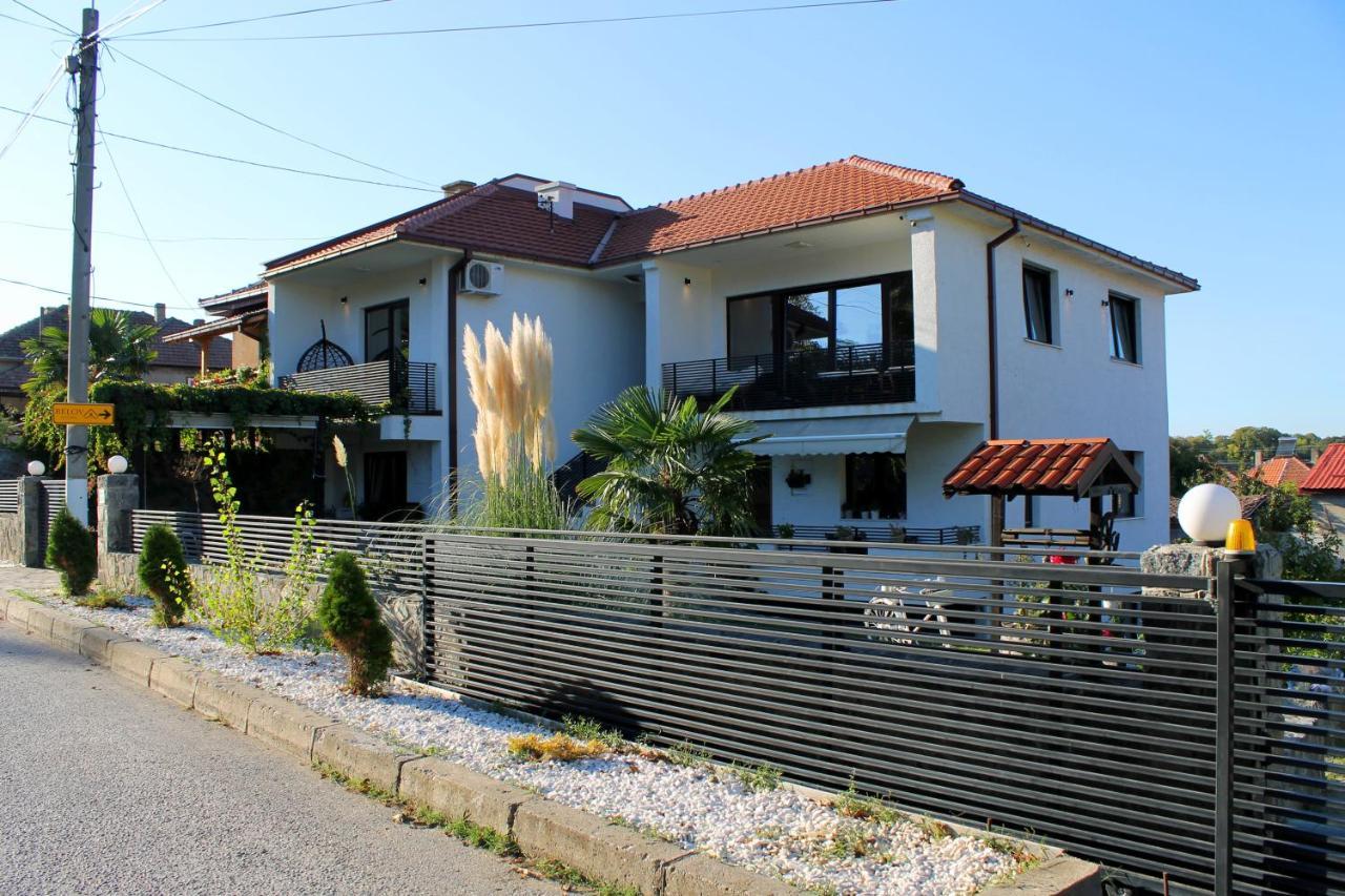 Belov Rooms And Apartments Demir Kapija Esterno foto